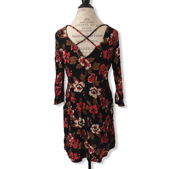 DEX Floral Dress with Back Detail in Lightweight Crinkle Rayon Red Black Cream - Picture 2 of 12